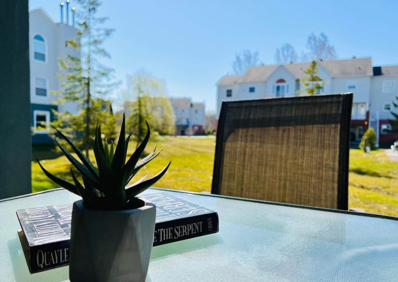 Superbe Condo Plage-Memphremagog Екстер'єр фото